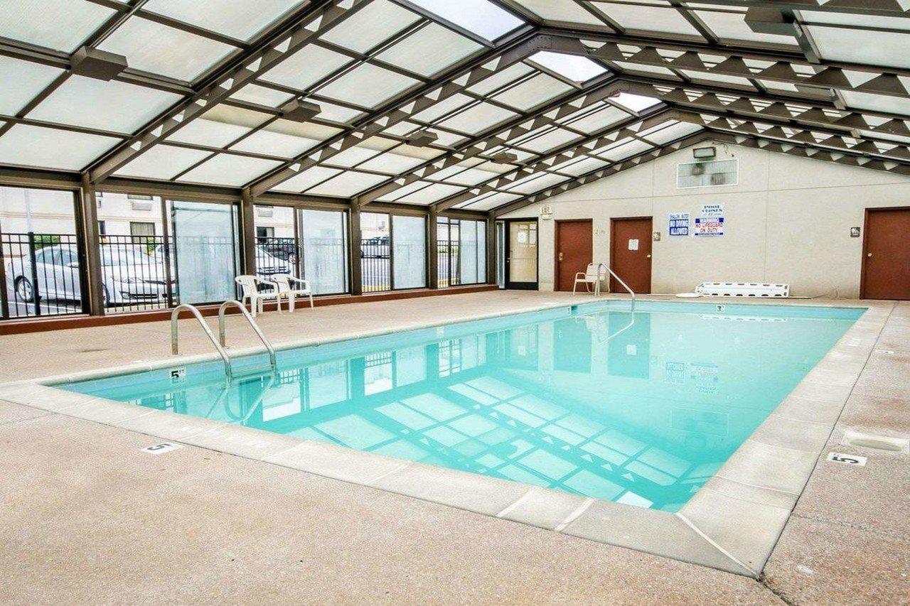 Econo Lodge Лондон Экстерьер фото