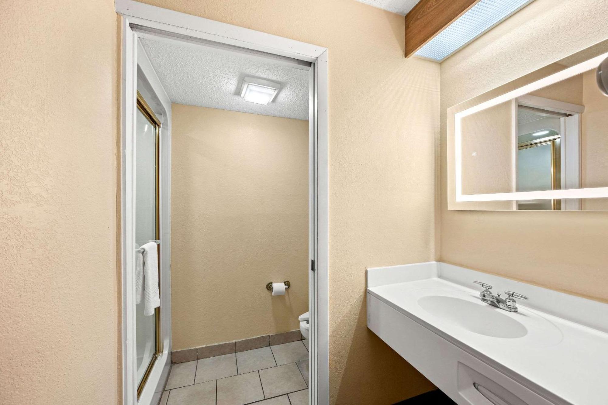 Econo Lodge Лондон Экстерьер фото